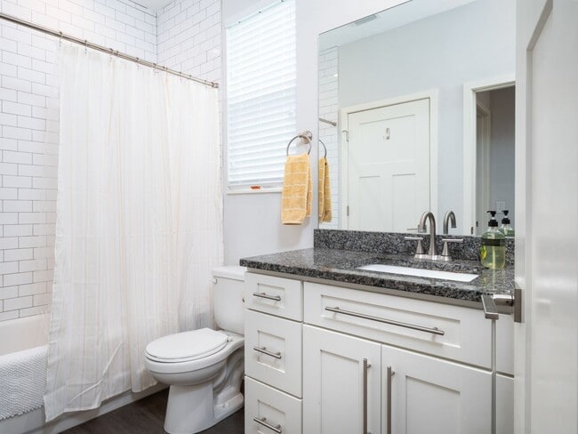 Building Photo - 4 Bedroom, 4 Bathroom House