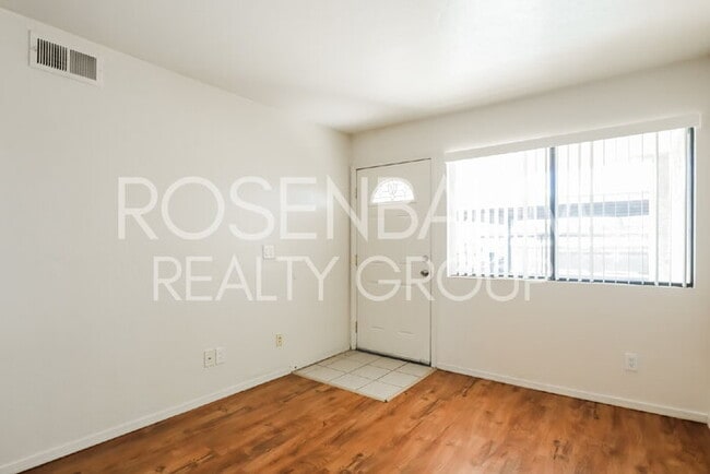 Building Photo - Spacious 1-bedroom, 1-bath downstairs apar...