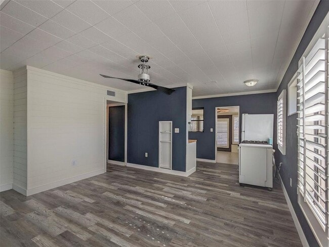 Building Photo - 6504 Lincoln Rd