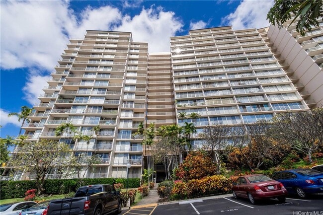 Building Photo - Makaha Valley Towers Fully Furnished. 1 Bedroom/1 Bath