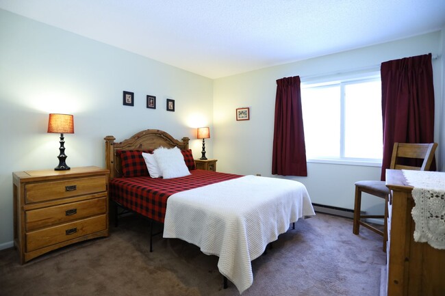 Building Photo - Seasonal 6 Month Lease Available!  $1,700/ mo Charming Two-Bedroom Condo in Waterville, NH!