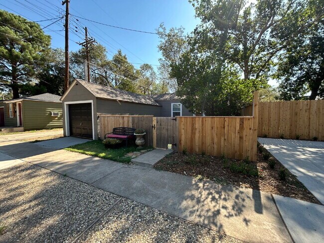 Primary Photo - 2832 24th St