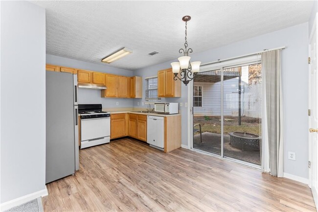 Building Photo - 400 Spring Head Dr SE