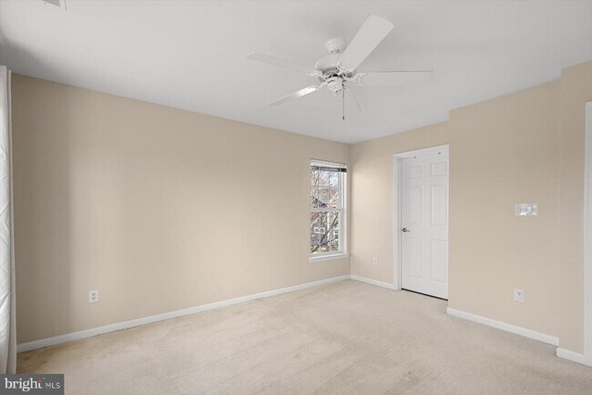 Building Photo - 301 Adelaide Dr