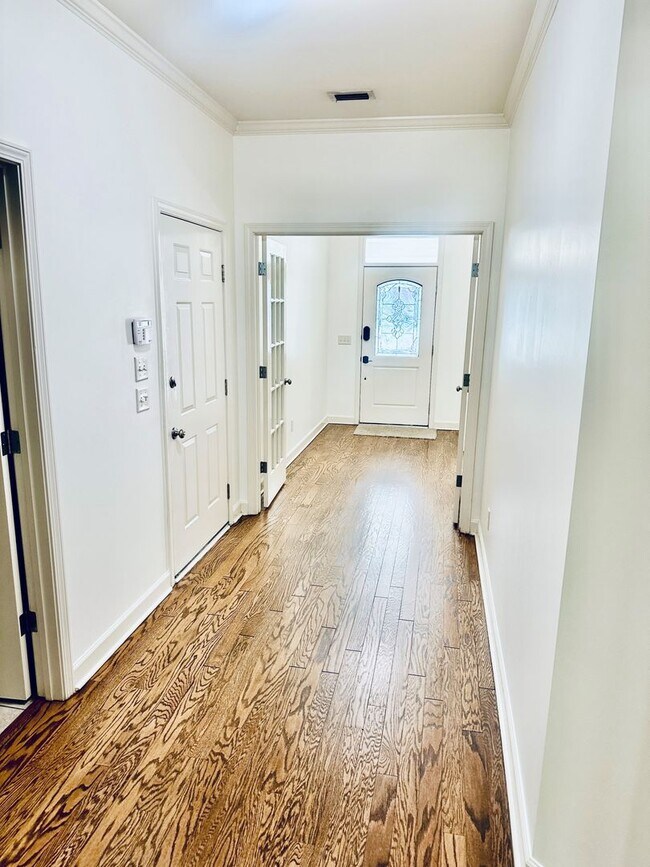 Building Photo - Grove Park Rental