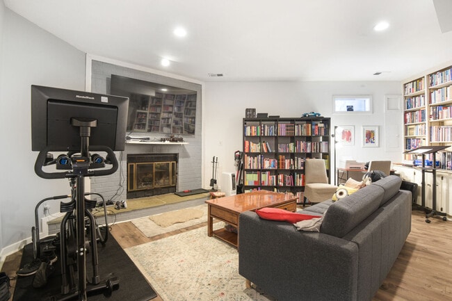 Building Photo - 10905 Whiterim Dr