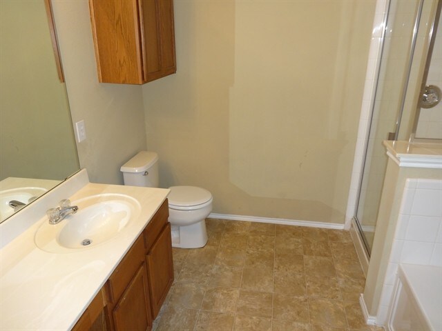 Building Photo - 1409 Ashview Cir