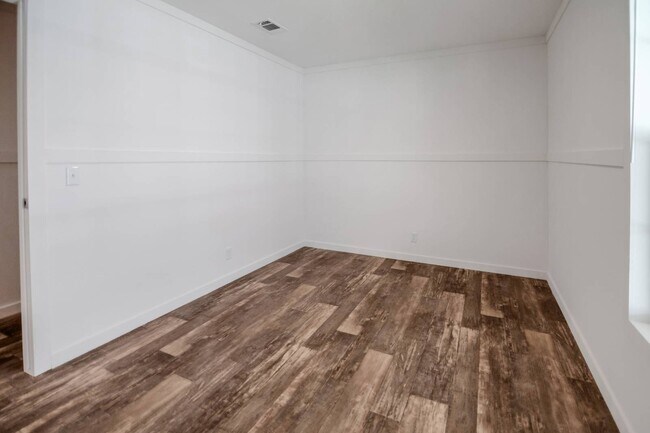 Building Photo - 1447 Whispering Pnes Lp