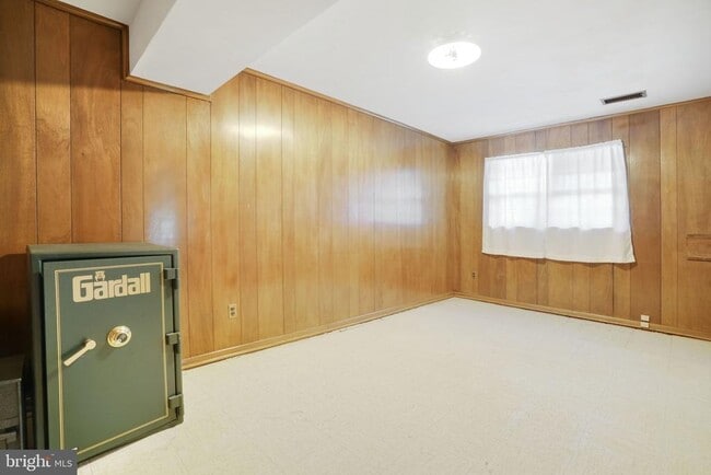 Building Photo - 513 Cathedral Dr