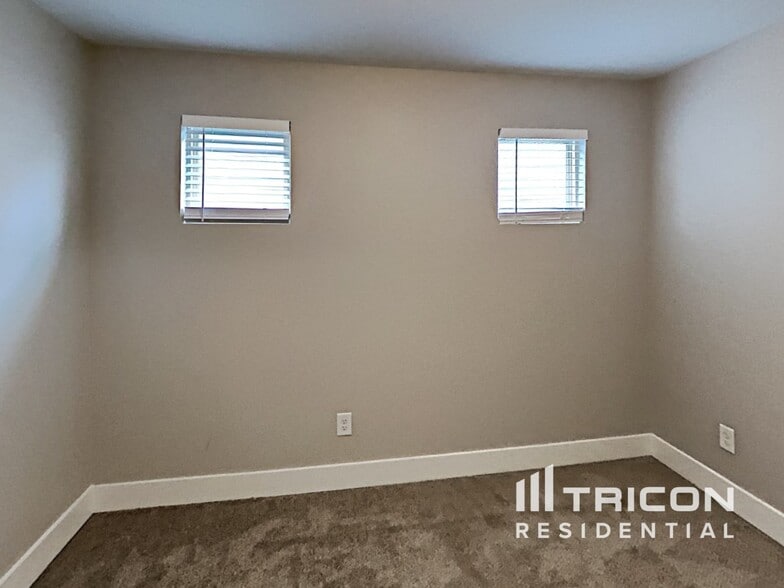 Building Photo - 277 Carellton Dr