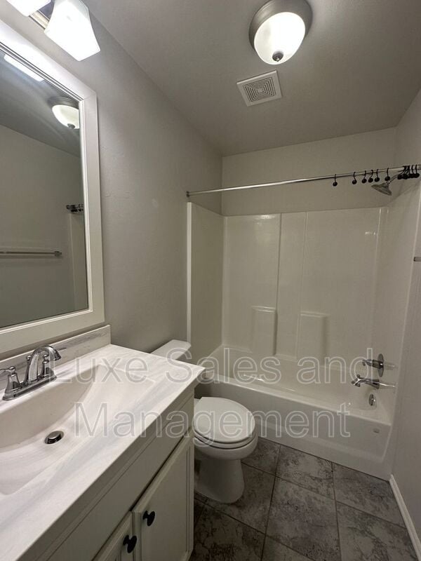 Building Photo - 15749 Potomac Dr