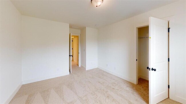 Building Photo - 5873 Greystone Dr