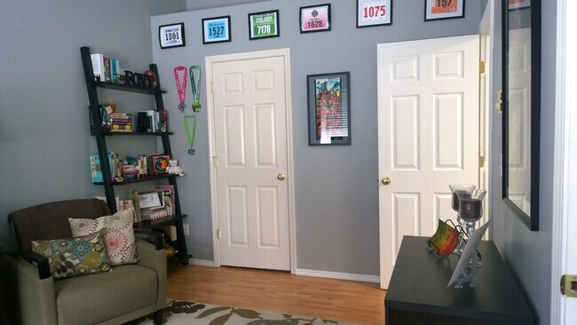 Building Photo - Beautiful Murrayhill Townhome with Dual Primary Suites & Private Backyard!