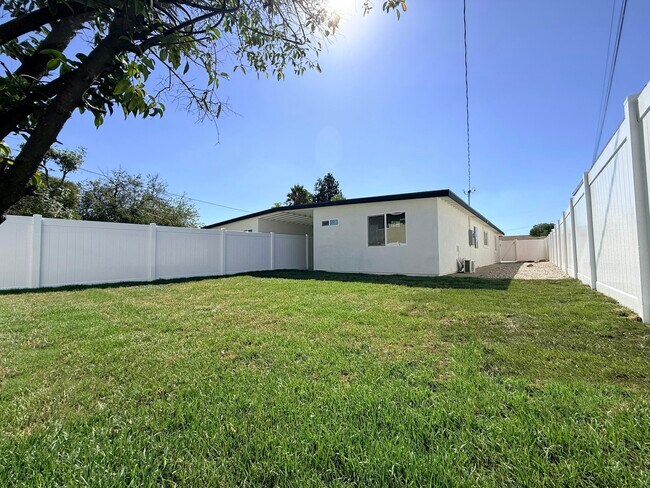 Building Photo - 696 Illinois Ave