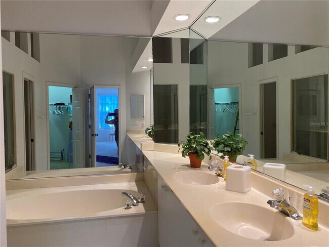 Building Photo - 7739 Whitebridge Glen