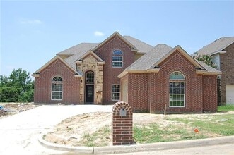 Building Photo - 2114 Lindblad Ct