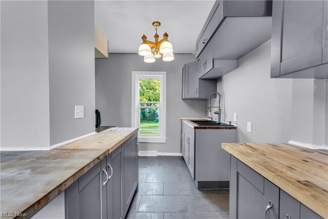 Primary Photo - 223 W 15th St