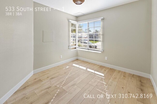 Building Photo - 533 South St