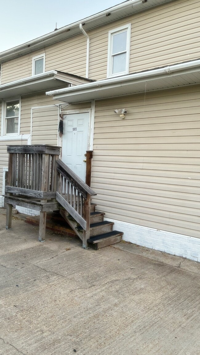 Building Photo - 1005 Chesapeake Ave