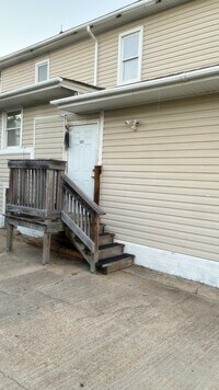 Building Photo - 1005 Chesapeake Ave