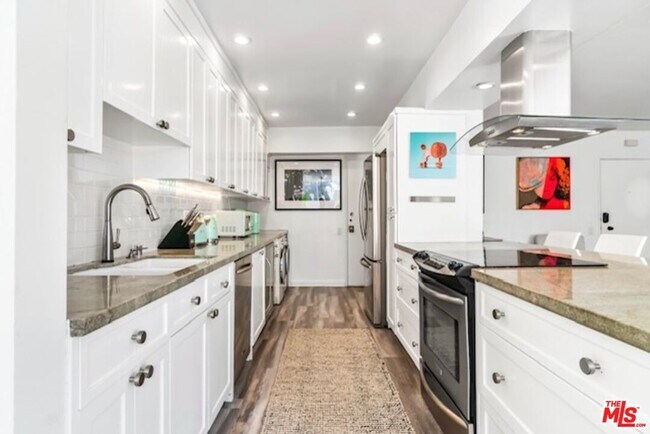 Building Photo - 1015 Kings Rd