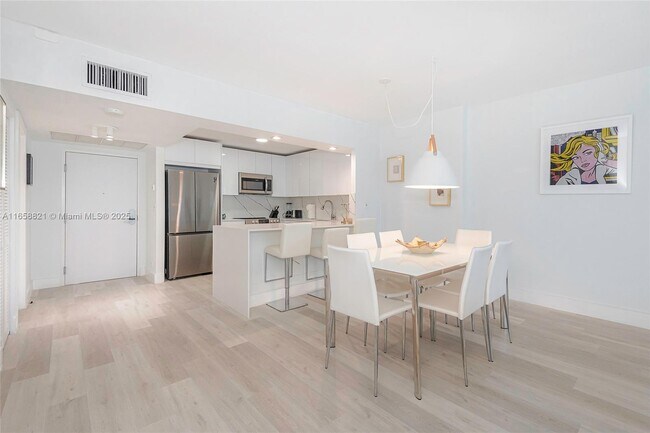 Building Photo - 2301 Collins Ave