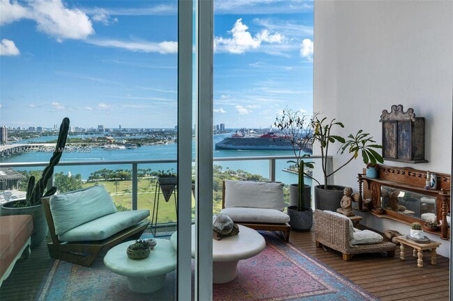 Building Photo - 1040 Biscayne Blvd