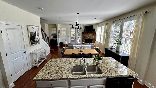 Building Photo - 1121 Starboard Dr