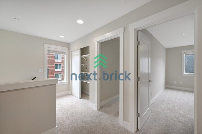 Building Photo - Spacious 4-Bed Retreat with 3.5 Baths in Bothell – Your Dream Home Awaits!