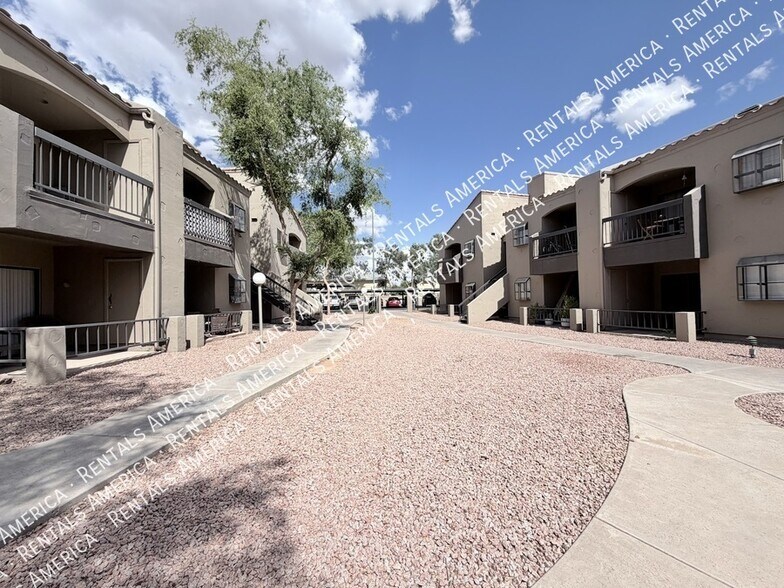 Building Photo - 747 S Ext Rd