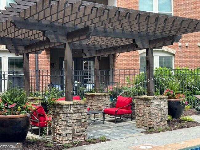 Building Photo - 901 Abernathy Rd NE
