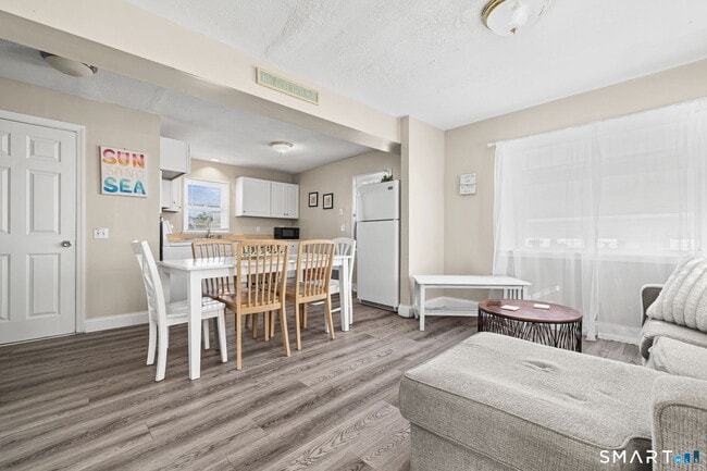 Building Photo - 116 College Pl