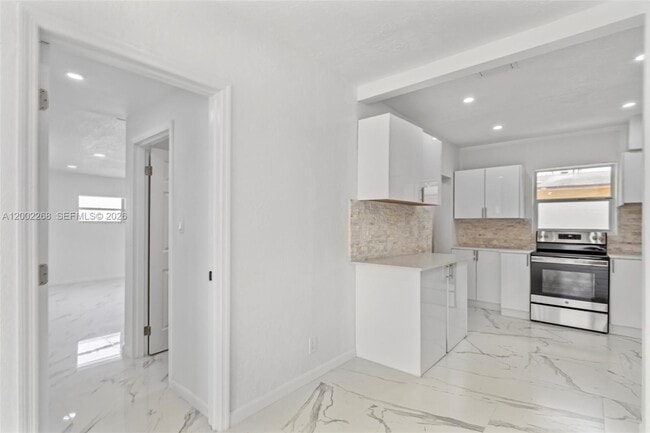 Building Photo - 988 NW 10th St