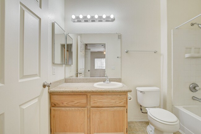 Building Photo - Beautiful 2 Bedroom 2 Full Bath Condo