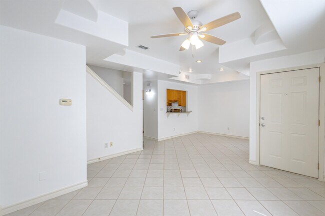 Building Photo - 1000 Ranchway Dr