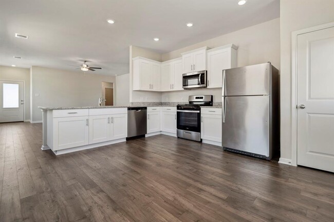 Building Photo - 16422 Blossom Grv Dr