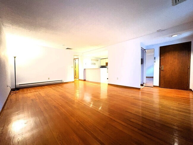 Building Photo - 28 Parkman St