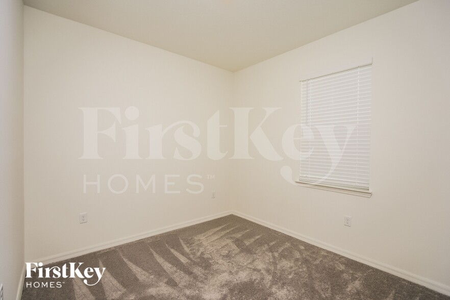 Building Photo - 336 Corbel Ln