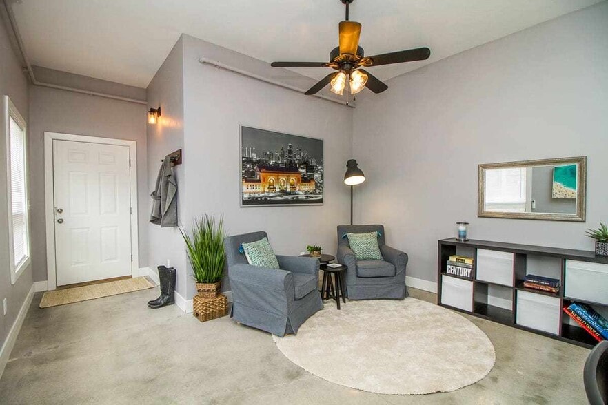 Building Photo - Welcome to Urban Studio 43 – Comfort, Convenience & Contemporary living in South Kansas City