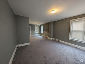 Building Photo - 2 Bed 1.5 Bath Townhome for Rent