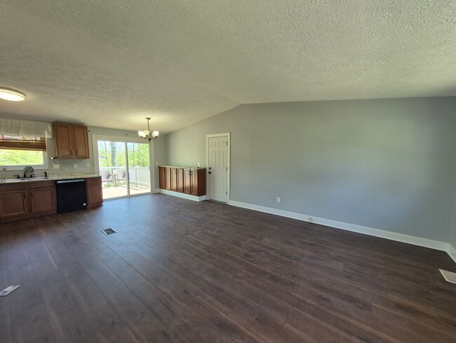 Building Photo - Beautiful Newly Renovated Home