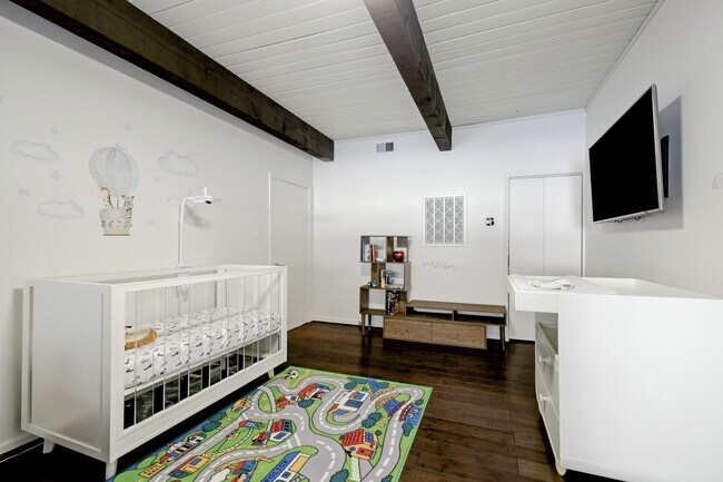 Building Photo - 2117 1/2 Hazard St