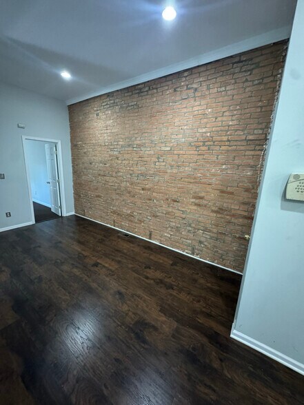Primary Photo - 604 N Fulton Ave