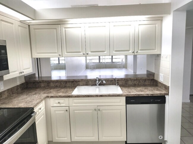 Building Photo - 3520 Whitehall Dr