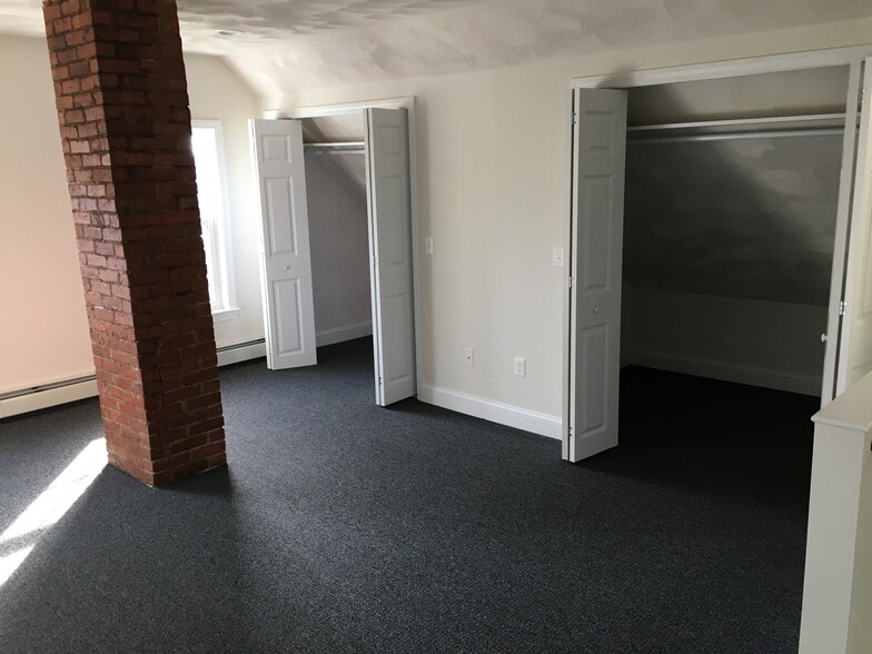 B/R with walk in closets - 23 Garden Rd