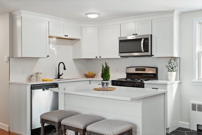 Building Photo - 13 Genetti St