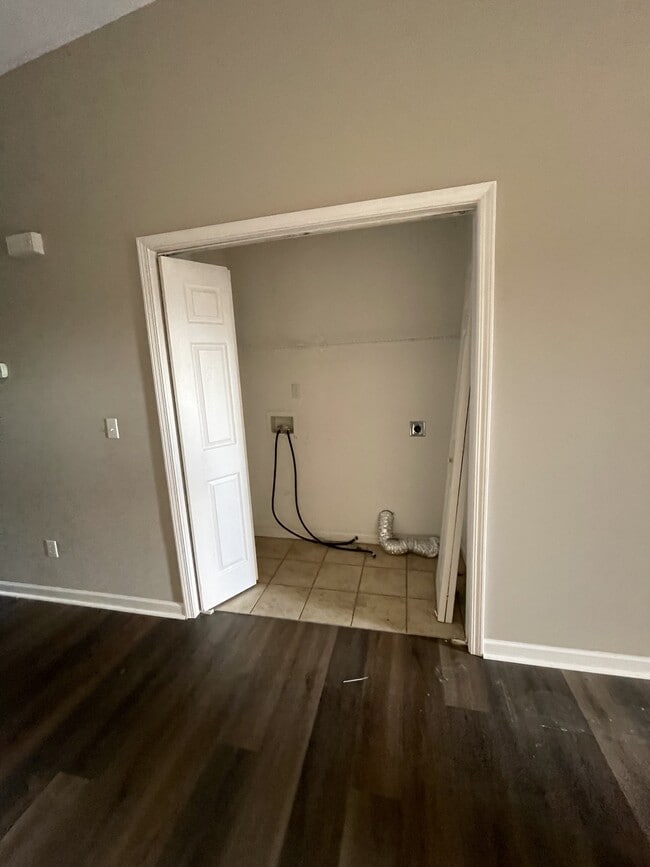 Building Photo - 653 Two Notch Rd