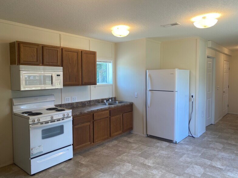 Building Photo - 17020 Meridian Blvd
