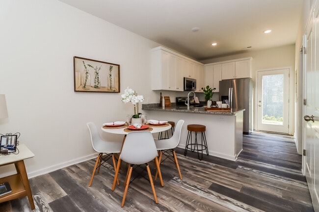 Building Photo - 929 Ranchero St