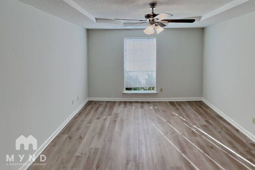 Building Photo - 275 Oakland Hills Dr